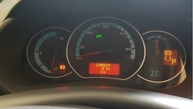 A photo of the Kangoo's dashboard showing that the vehicle indicated detecting a charging cable